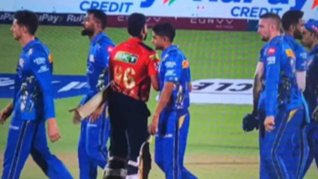 IPL 2025 PBKS vs MI Hardik Pandya refuses handshake with Shreyas Iyer