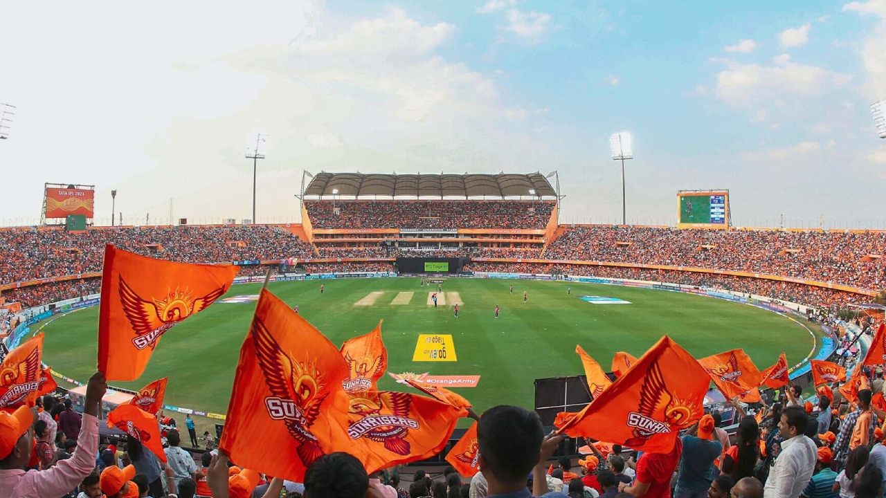 IPL 2025 : శనివారం నుంచి ఐపీఎల్ రీస్టార్ట్.. హైదరాబాద్కు అన్యాయం! ఉప్పల్ నుంచి మ్యాచ్ల తరలింపు.. IPL 2025 : శనివారం నుంచి ఐపీఎల్ రీస్టార్ట్.. హైదరాబాద్కు అన్యాయం! ఉప్పల్ నుంచి మ్యాచ్ల తరలింపు..