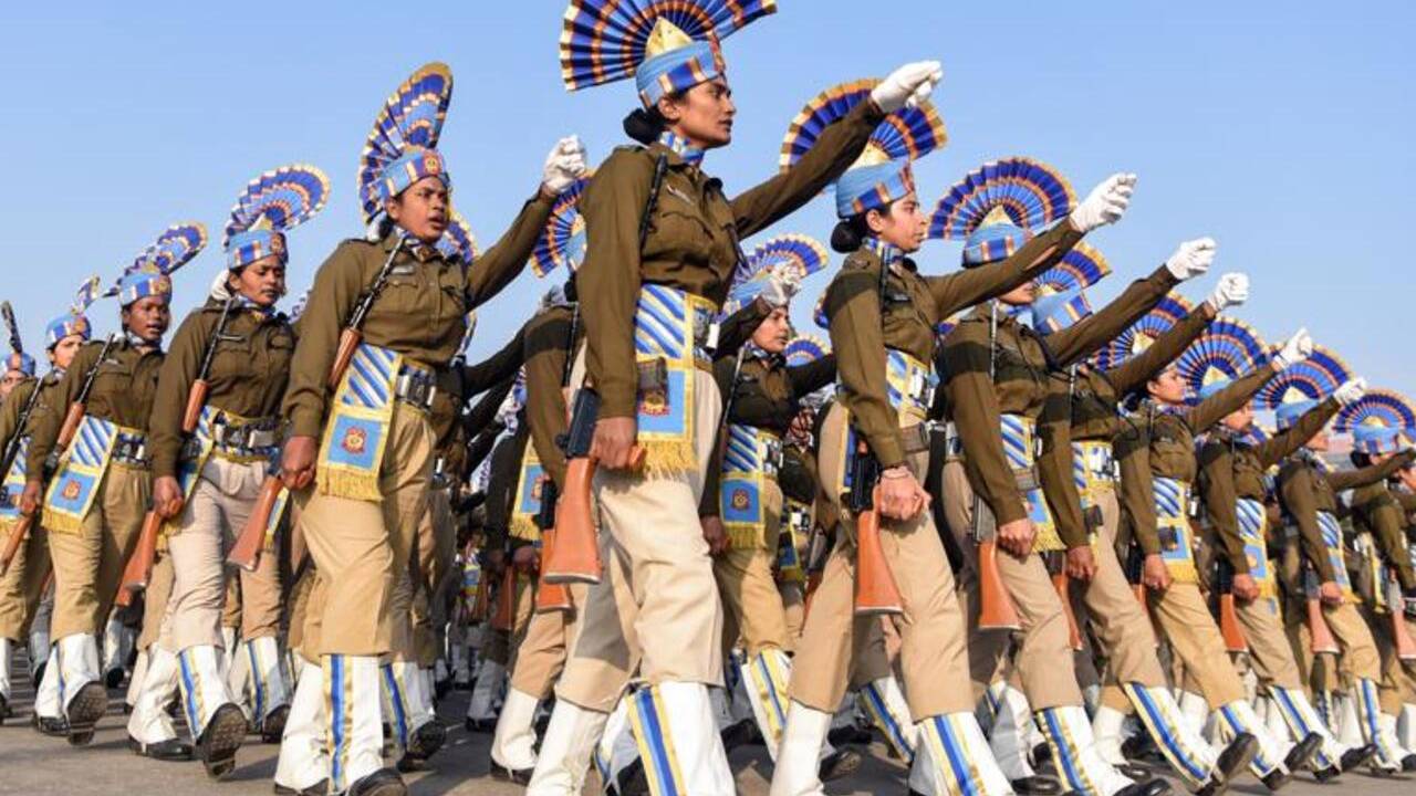 Indian Army: భారత సైన్యంలో నారీ శక్తి.. త్రివిధ దళాల్లో రాణిస్తున్న ధీరవనితలు.. Indian Army: భారత సైన్యంలో నారీ శక్తి.. త్రివిధ దళాల్లో రాణిస్తున్న ధీరవనితలు..