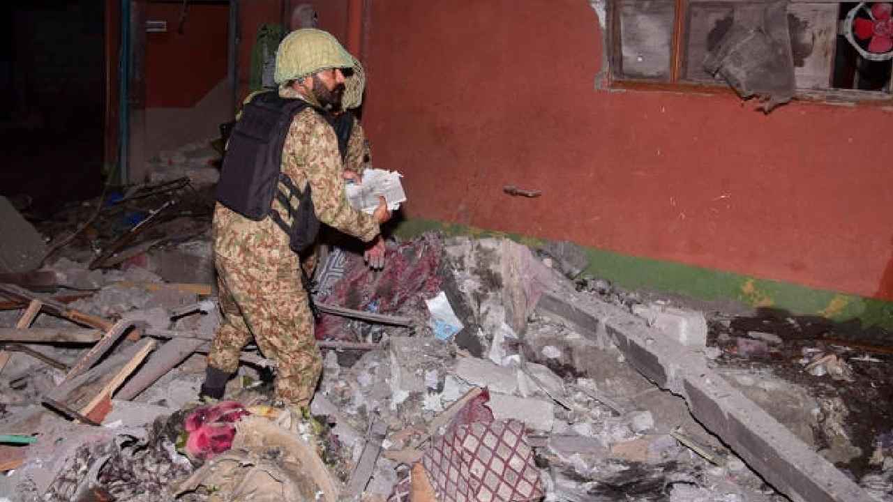 Operation Sindoor: జైషే మహమ్మద్ ఉగ్రవాద సంస్థను దెబ్బకొట్టిన భారత్.. ఆపరేషన్ సిందూర్ లో ఉగ్రవాద స్థావరం పూర్తిగా ధ్వంసం.. Operation Sindoor: జైషే మహమ్మద్ ఉగ్రవాద సంస్థను దెబ్బకొట్టిన భారత్.. ఆపరేషన్ సిందూర్ లో ఉగ్రవాద స్థావరం పూర్తిగా ధ్వంసం..