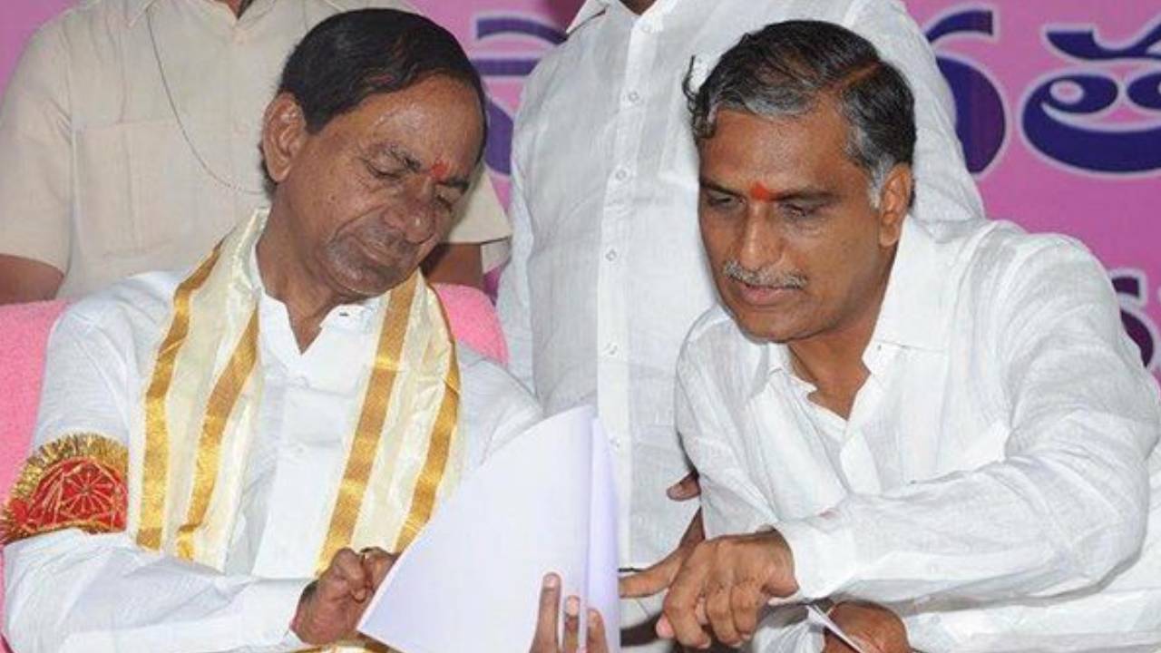 కేసీఆర్ సహా హరీశ్ రావు, ఈటలకు చేరిన కాళేశ్వరం కమిషన్ నోటీసులు.. వారి తేదీల్లో మార్పు.. విచారణకు హాజరవుతారా..? కేసీఆర్ సహా హరీశ్ రావు, ఈటలకు చేరిన కాళేశ్వరం కమిషన్ నోటీసులు.. వారి తేదీల్లో మార్పు.. విచారణకు హాజరవుతారా..?