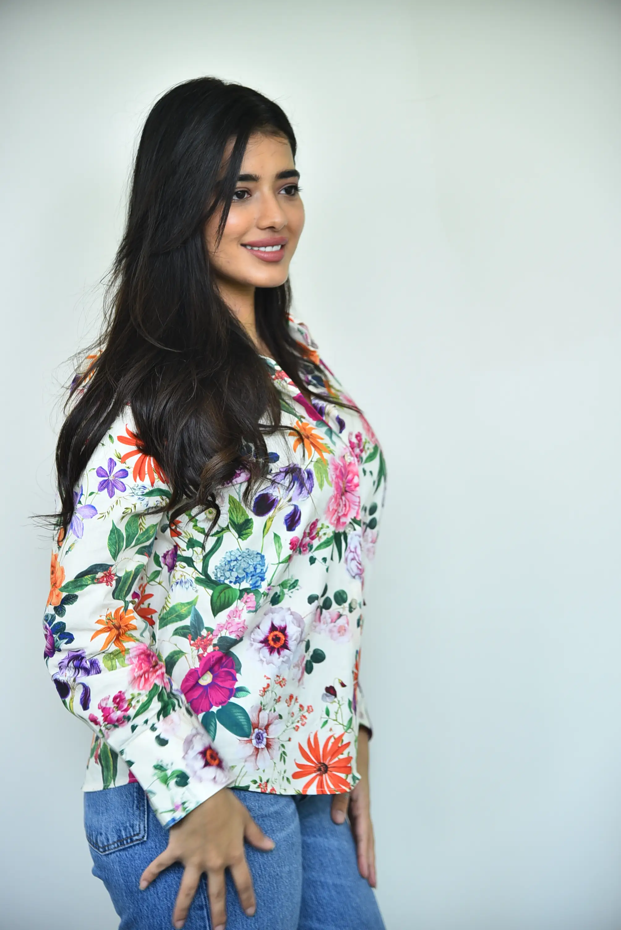 Ketika Sharma Stylish Looks in Single Movie Promotions