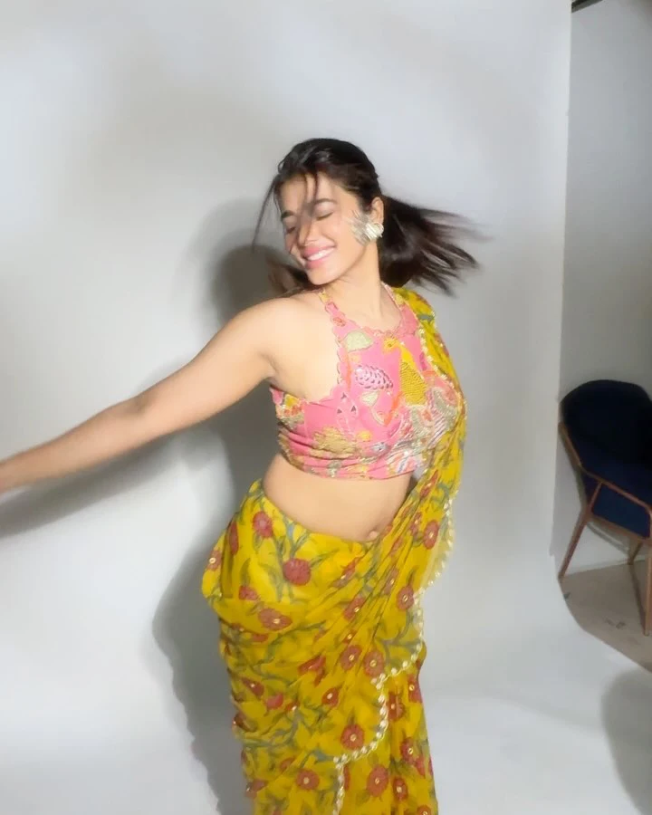 Single Movie Actress Ketika Sharma Stylish Looks in Saree