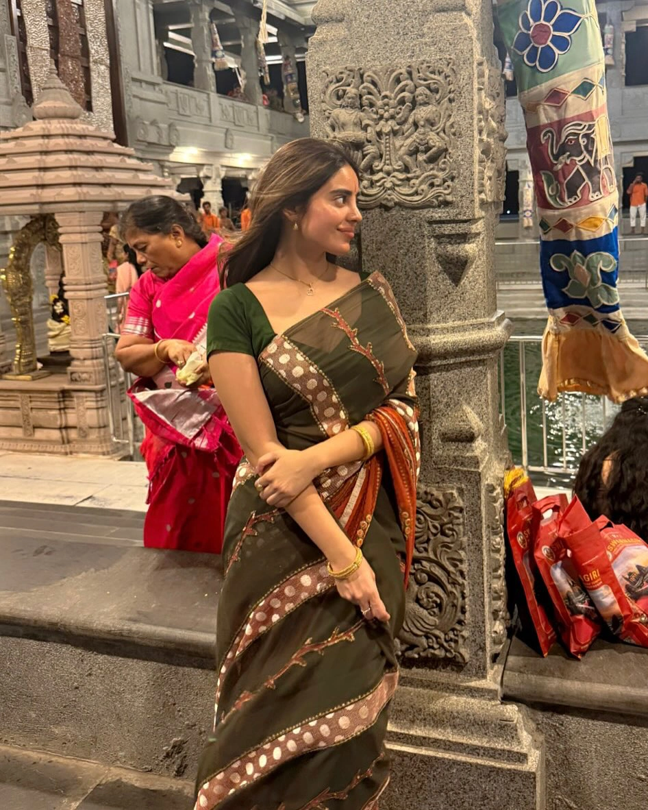 Kushitha Kallapu Went to Swarnagiri Temple