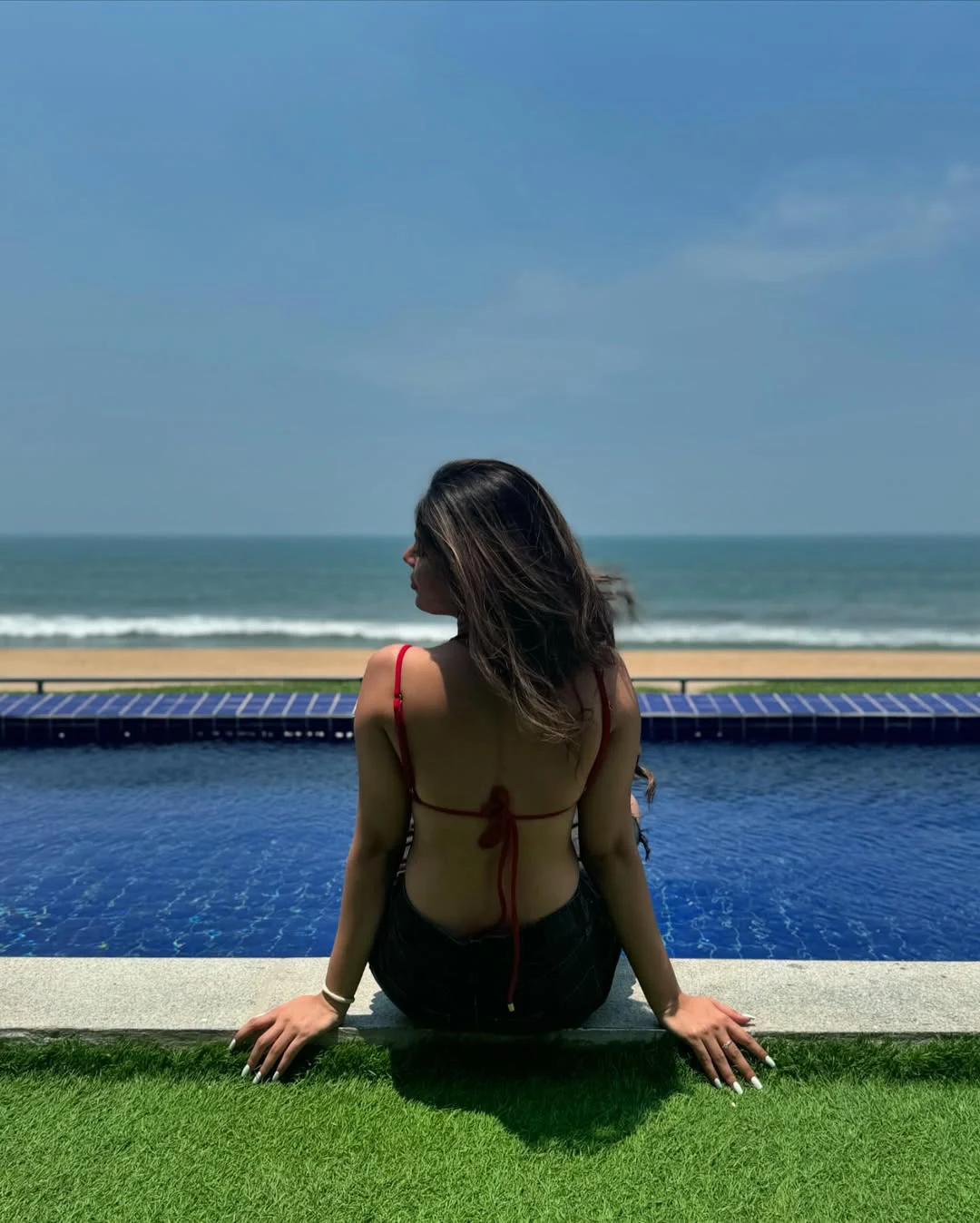Kushitha Kallapu Enjoying in Beach
