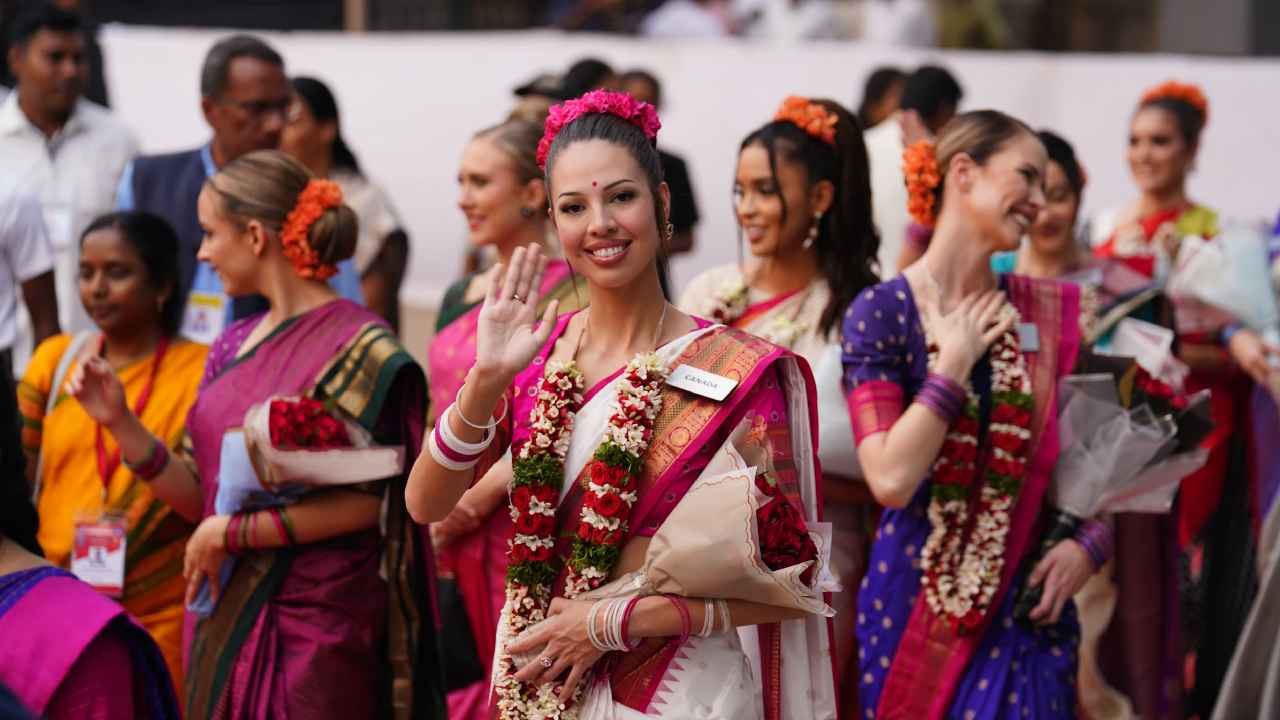Miss World 2025 : ఓరుగల్లులో ప్రపంచ అందగత్తెలు.. రామప్ప, వెయ్యి స్తంభాల గుడిని సందర్శించిన సుందరీమణులు.. కాకతీయుల కళా వైభవానికి ఫిదా.. Miss World 2025 : ఓరుగల్లులో ప్రపంచ అందగత్తెలు.. రామప్ప, వెయ్యి స్తంభాల గుడిని సందర్శించిన సుందరీమణులు.. కాకతీయుల కళా వైభవానికి ఫిదా..