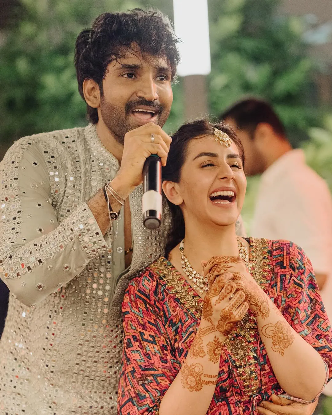 Nikkii Galrani Aadhi Pinisetty Cute Photos