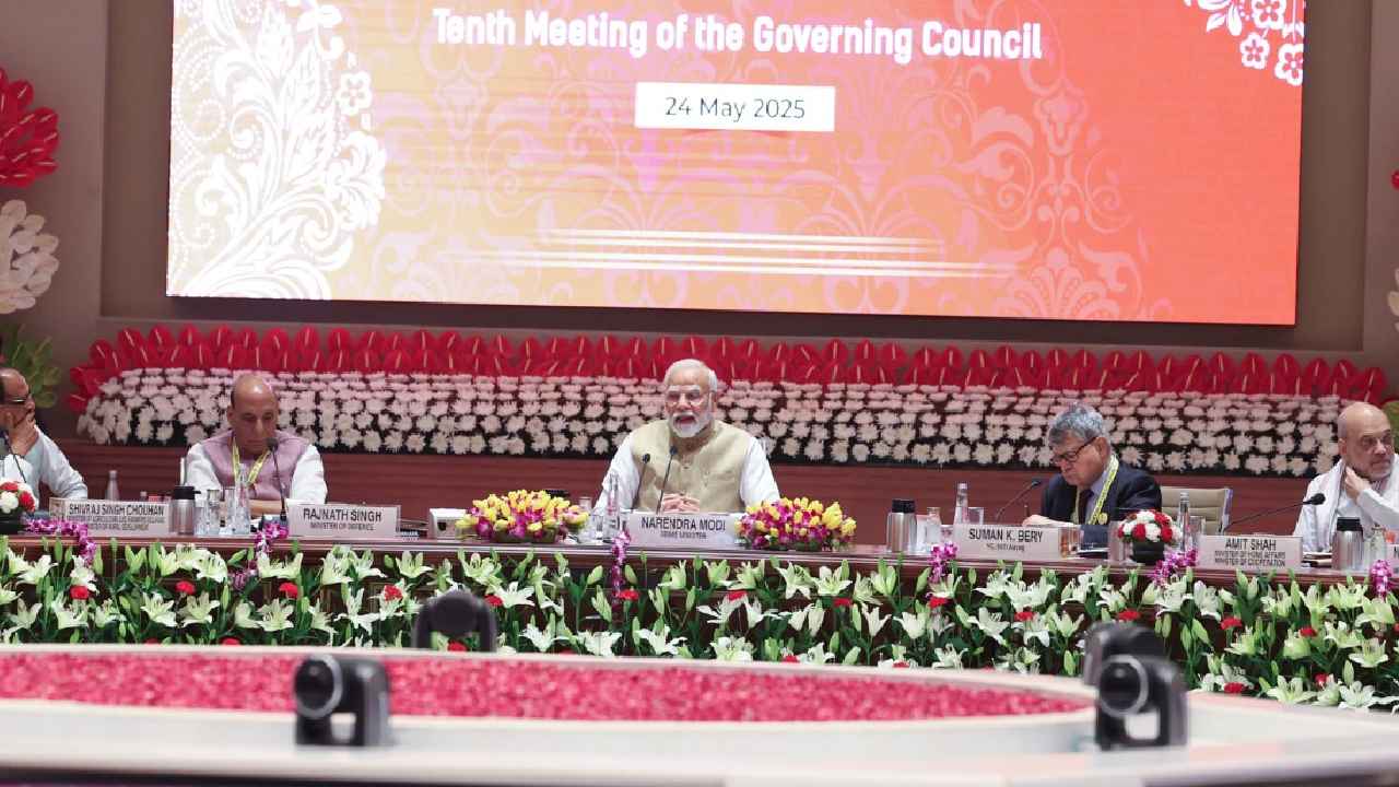 NITI Aayog: కేంద్రం, రాష్ట్రాలు టీం ఇండియాలా కలిసి పనిచేస్తే.. ఏ లక్ష్యం అసాధ్యం కాదు: నీతి ఆయోగ్ లో ప్రధాని మోదీ NITI Aayog: కేంద్రం, రాష్ట్రాలు టీం ఇండియాలా కలిసి పనిచేస్తే.. ఏ లక్ష్యం అసాధ్యం కాదు: నీతి ఆయోగ్ లో ప్రధాని మోదీ