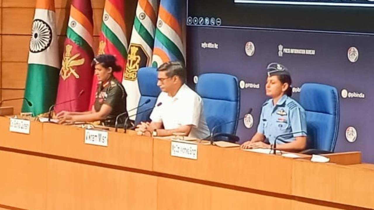 Operation Sindoor: ‘ఆపరేషన్ సిందూర్’.. ఆ 25 నిమిషాల్లోనే అంతా ఖతం.. కీలక విషయాలు వెల్లడించిన సైన్యం Operation Sindoor: ‘ఆపరేషన్ సిందూర్’.. ఆ 25 నిమిషాల్లోనే అంతా ఖతం.. కీలక విషయాలు వెల్లడించిన సైన్యం