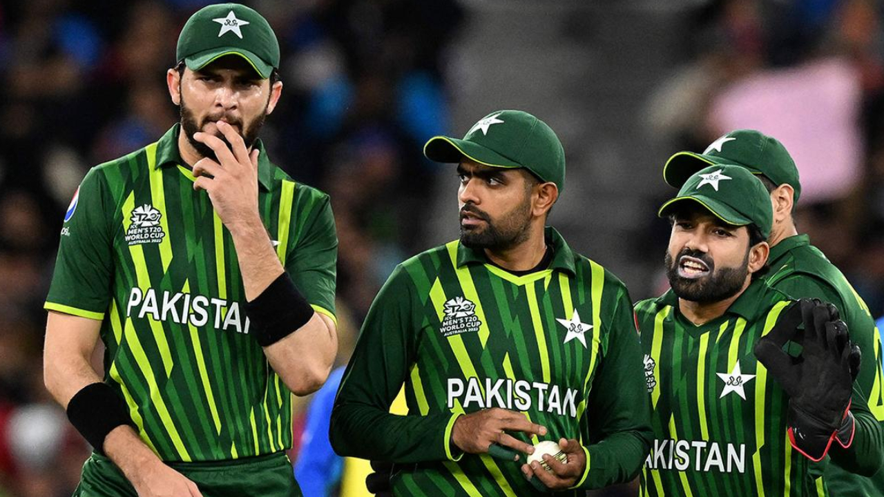 PAK vs BAN : అరెరె.. ఈ సీనియర్ త్రయానికి షాక్ ఇచ్చిన పాక్.. టీ20 ప్రపంచకప్కు డౌటేనా? PAK vs BAN : అరెరె.. ఈ సీనియర్ త్రయానికి షాక్ ఇచ్చిన పాక్.. టీ20 ప్రపంచకప్కు డౌటేనా?