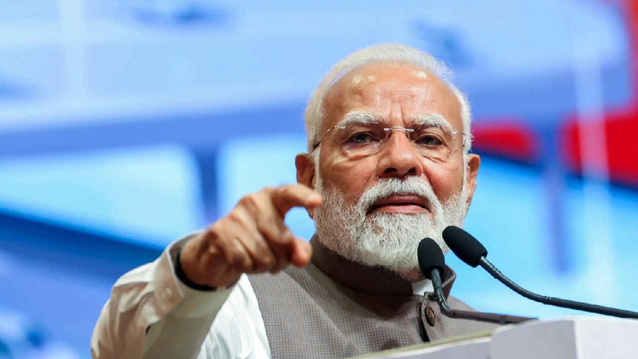 Operation Sindoor: ఆపరేషన్ సిందూర్ ఇంకా ముగియలేదు, పాకిస్తాన్పై జాలి చూపేది లేదు- యూపీలో ప్రధాని మోదీ కీలక వ్యాఖ్యలు Operation Sindoor: ఆపరేషన్ సిందూర్ ఇంకా ముగియలేదు, పాకిస్తాన్పై జాలి చూపేది లేదు- యూపీలో ప్రధాని మోదీ కీలక వ్యాఖ్యలు