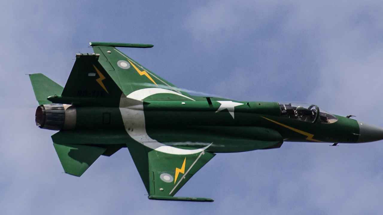 Pakistani Air Crafts Downed: పాకిస్తాన్కు చావుదెబ్బ.. భారత్ ప్రతిదాడులు, పాక్ ఎయిర్ వార్నింగ్ సిస్టమ్ ధ్వంసం, ఫైటర్ జెట్లు కూల్చివేత.. Pakistani Air Crafts Downed: పాకిస్తాన్కు చావుదెబ్బ.. భారత్ ప్రతిదాడులు, పాక్ ఎయిర్ వార్నింగ్ సిస్టమ్ ధ్వంసం, ఫైటర్ జెట్లు కూల్చివేత..