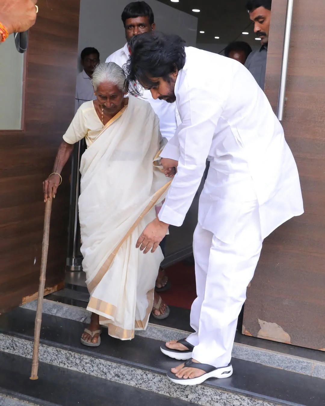 Pawan Kalyan Serve Food to Lady Fan 96 Year Old Women