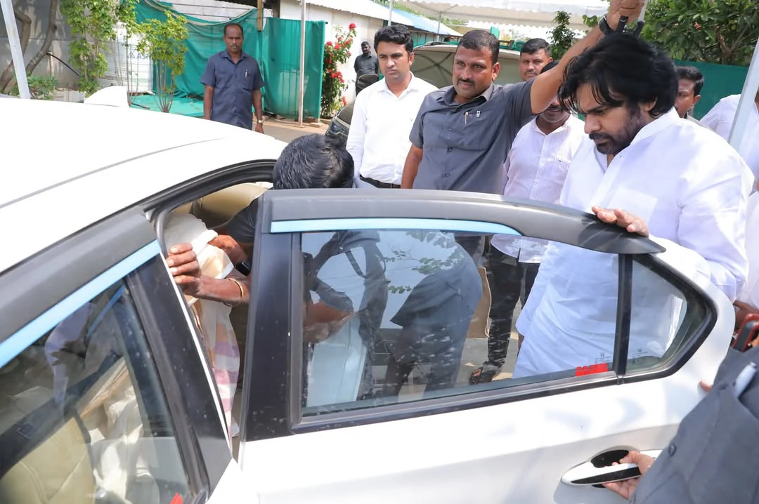 Pawan Kalyan Serve Food to Lady Fan 96 Year Old Women