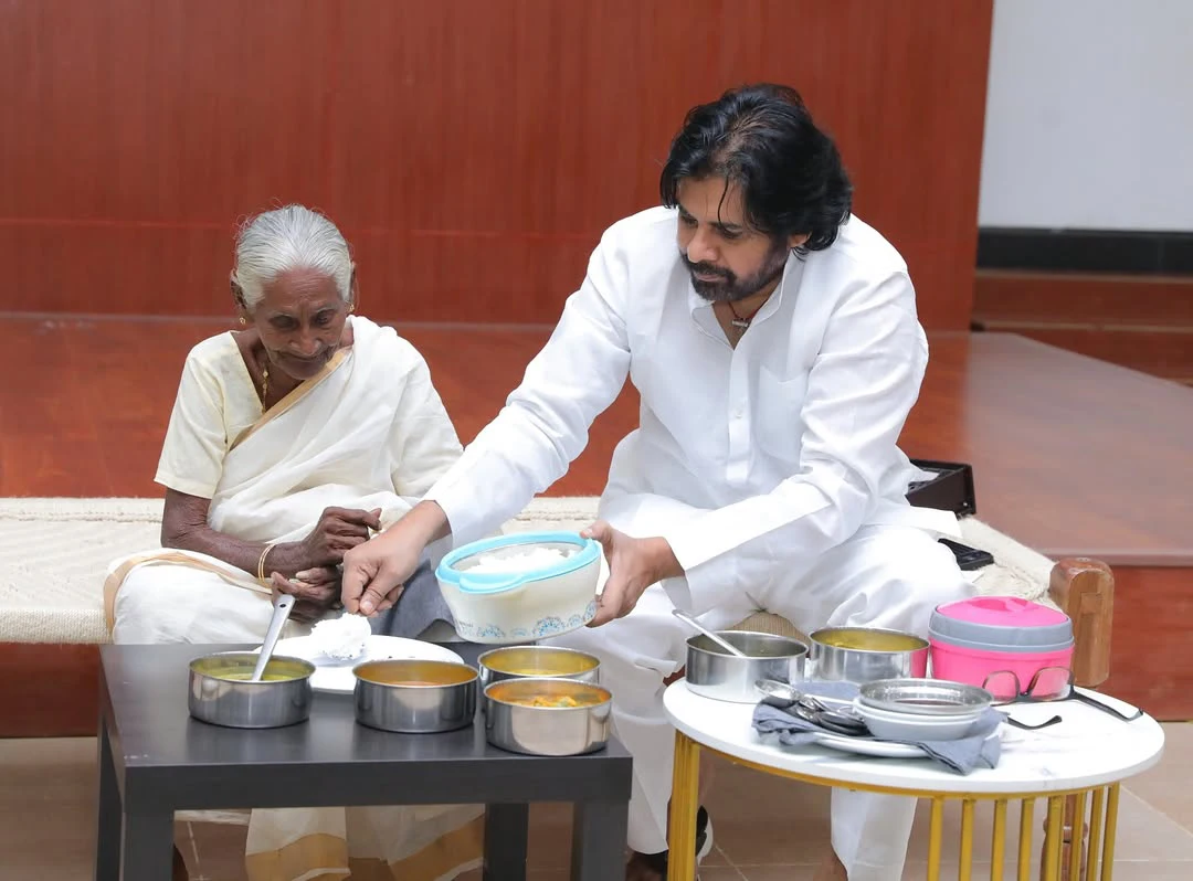 Pawan Kalyan Serve Food to Lady Fan 96 Year Old Women