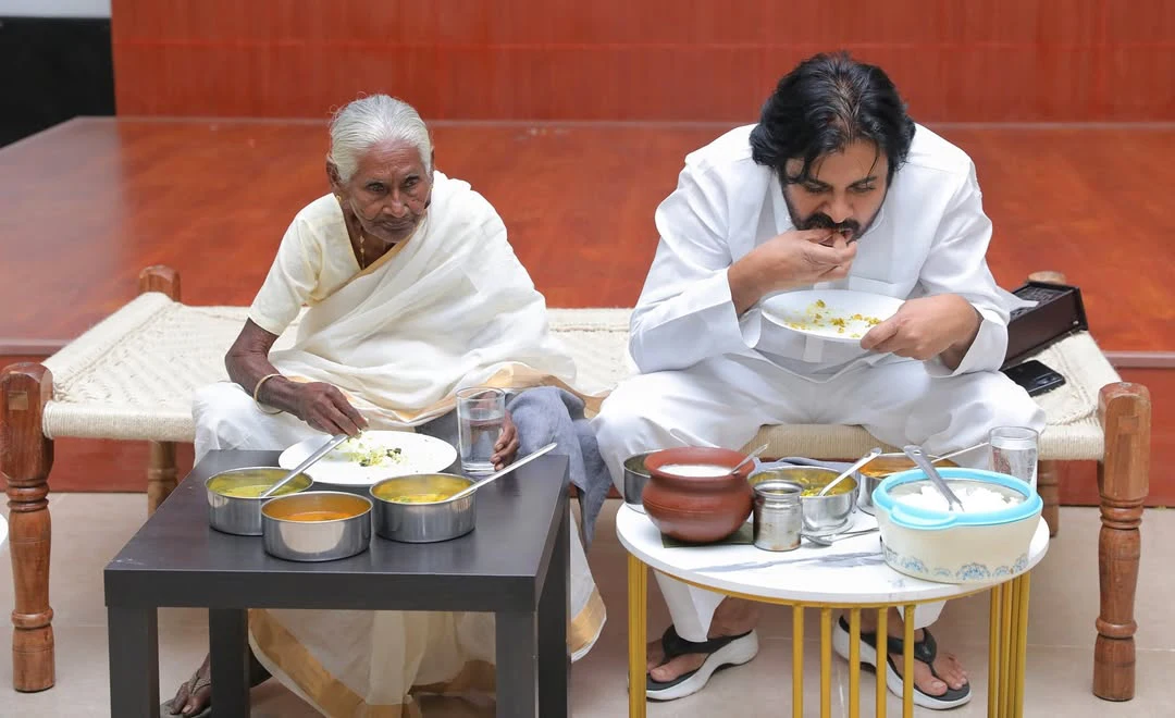 Pawan Kalyan Serve Food to Lady Fan 96 Year Old Women