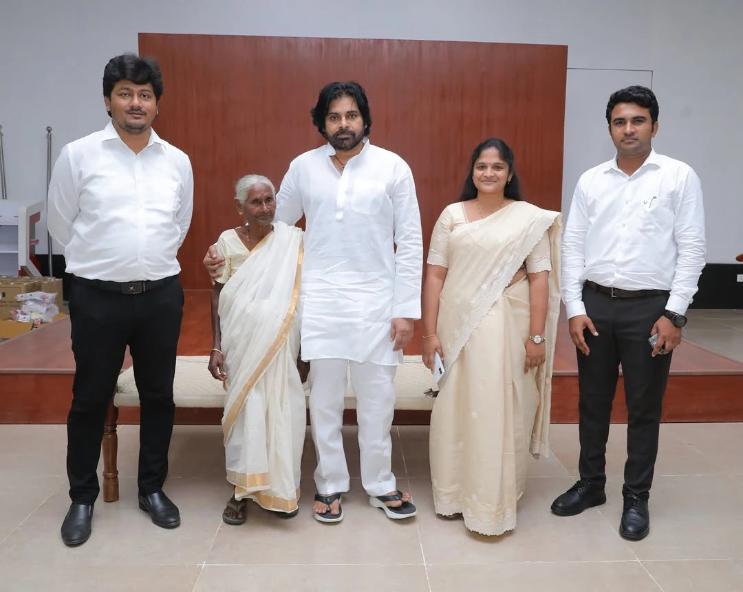 Pawan Kalyan Serve Food to Lady Fan 96 Year Old Women