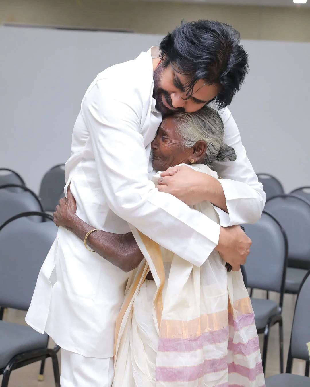 Pawan Kalyan Serve Food to Lady Fan 96 Year Old Women