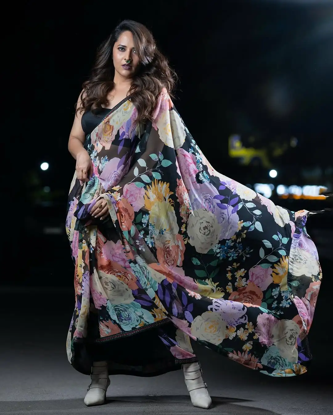 Elegant Anasuya Bharadwaj steals the show in her latest traditional outfit