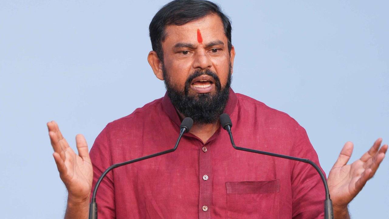 Gossip Garage: రాజాసింగ్ దారెటు? ధిక్కారం వెనుక మతలబేంటి? Gossip Garage: రాజాసింగ్ దారెటు? ధిక్కారం వెనుక మతలబేంటి?