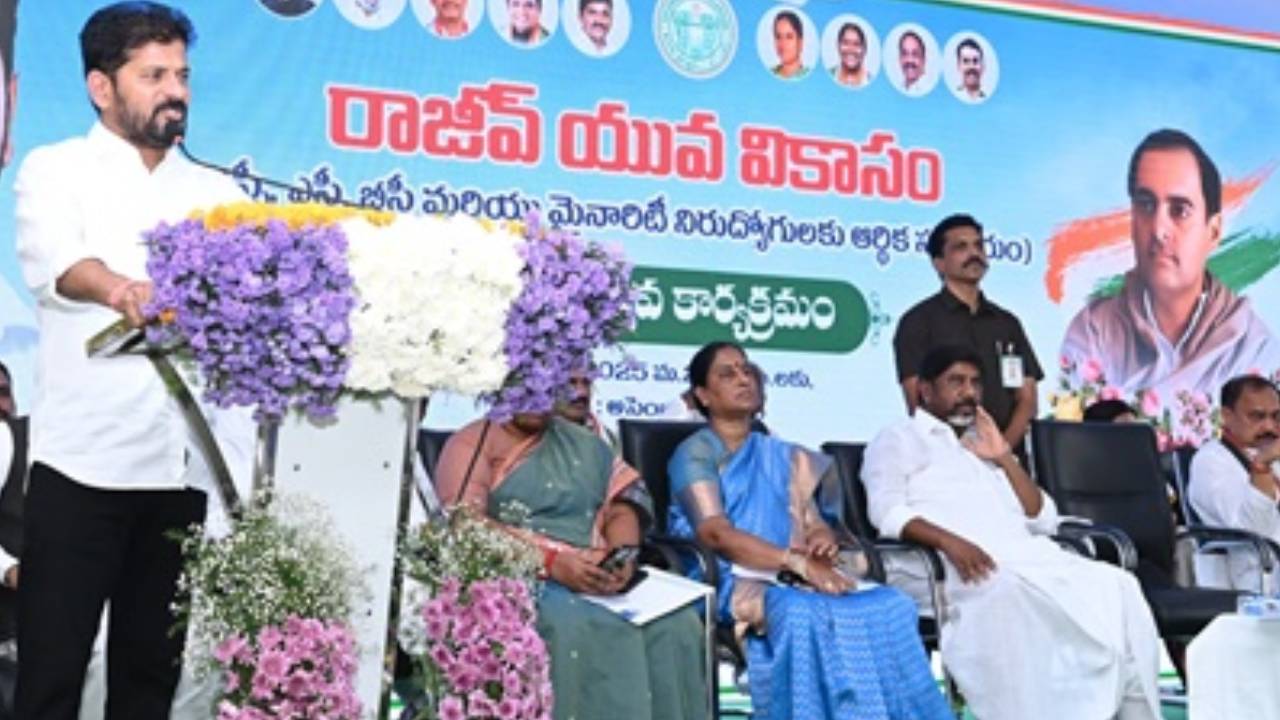 రాజీవ్ యువ వికాసం దరఖాస్తుదారులకు ఎగిరిగంతేసే శుభవార్త.. వాటితో సంబంధం లేదని చెప్పిన సర్కార్.. రాజీవ్ యువ వికాసం దరఖాస్తుదారులకు ఎగిరిగంతేసే శుభవార్త.. వాటితో సంబంధం లేదని చెప్పిన సర్కార్..