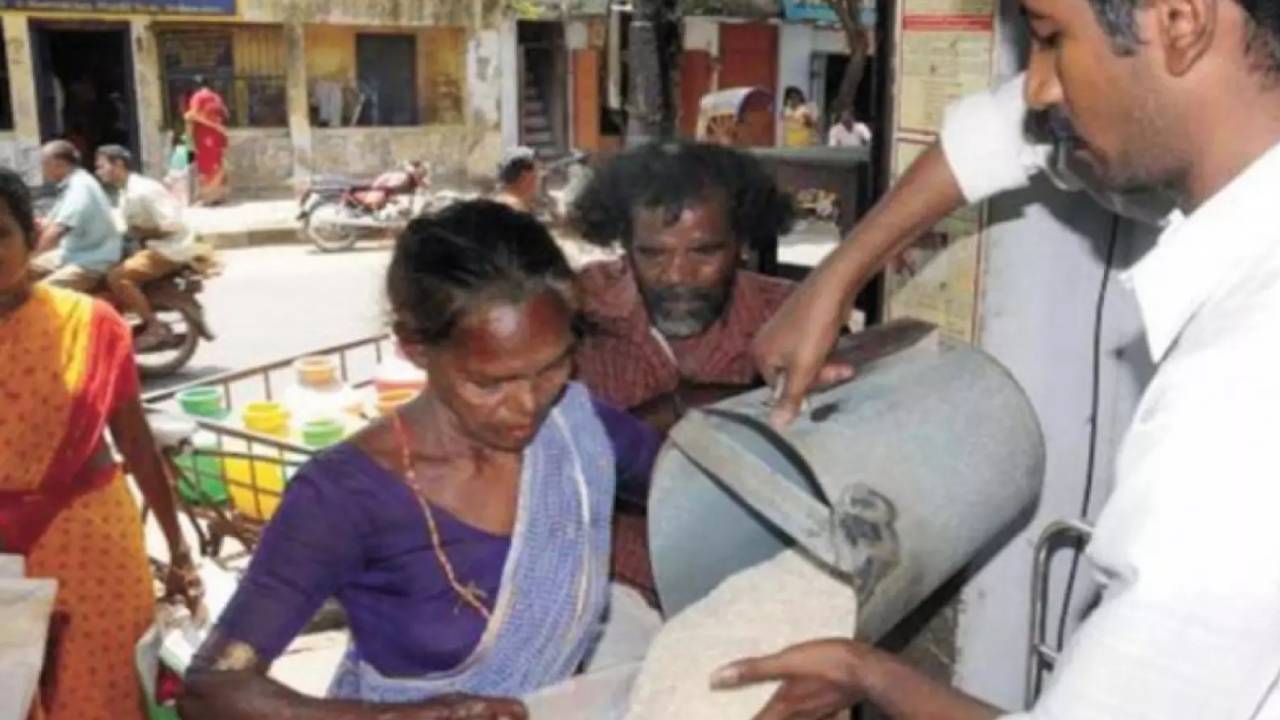 Ration Card: ఏపీ ప్రజలకు గుడ్న్యూస్.. ఇంటివద్ద నుంచే రేషన్ కార్డుకు అప్లయ్.. వాట్సాప్లో ఈ నంబర్కు మేసేజ్ చేస్తేచాలు Ration Card: ఏపీ ప్రజలకు గుడ్న్యూస్.. ఇంటివద్ద నుంచే రేషన్ కార్డుకు అప్లయ్.. వాట్సాప్లో ఈ నంబర్కు మేసేజ్ చేస్తేచాలు