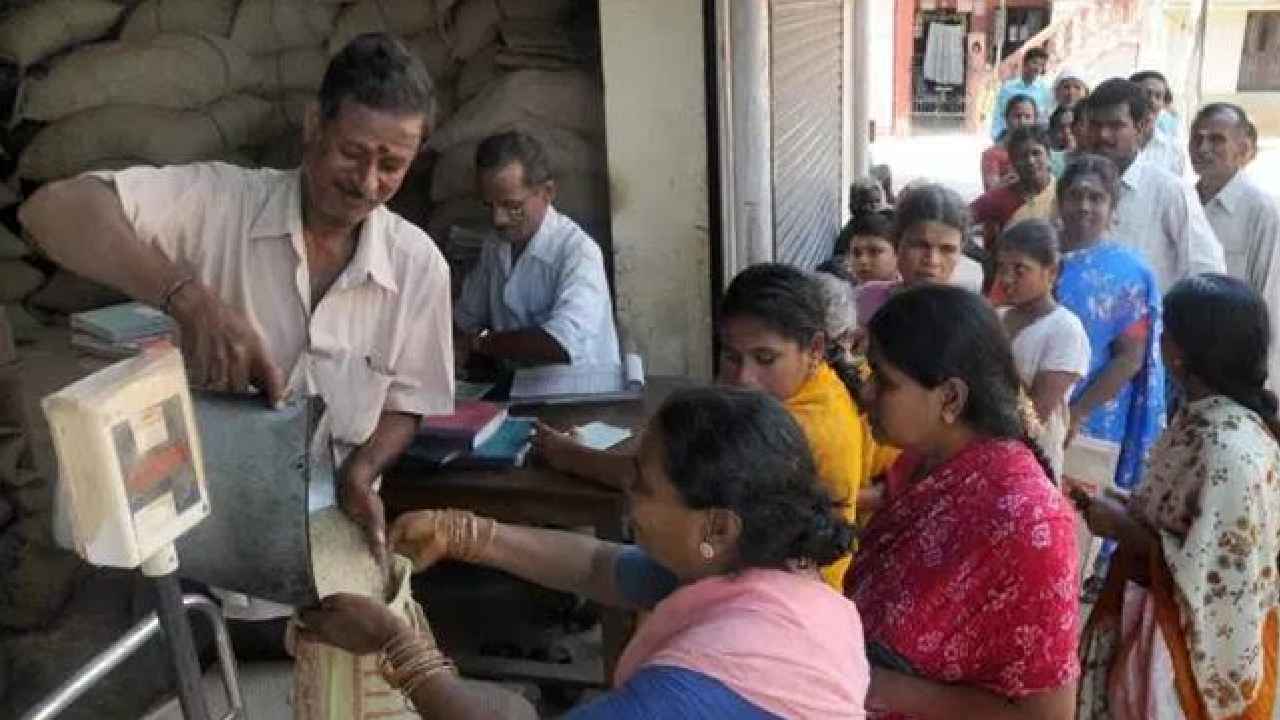 Ration : రేషన్ పంపిణీపై కేంద్రం సంచలన ఆదేశాలు.. మూడు నెలల రేషన్.. Ration : రేషన్ పంపిణీపై కేంద్రం సంచలన ఆదేశాలు.. మూడు నెలల రేషన్..