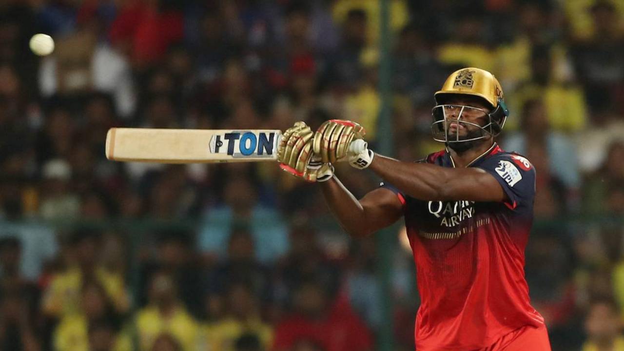 IPL 2025: సీఎస్కేను దారుణంగా దెబ్బకొట్టిన రొమారియో షెపర్డ్.. చివరి రెండు ఓవర్లలో విధ్వంసం.. ఎంఎస్ ధోనీ ఏమన్నాడంటే..? IPL 2025: సీఎస్కేను దారుణంగా దెబ్బకొట్టిన రొమారియో షెపర్డ్.. చివరి రెండు ఓవర్లలో విధ్వంసం.. ఎంఎస్ ధోనీ ఏమన్నాడంటే..?