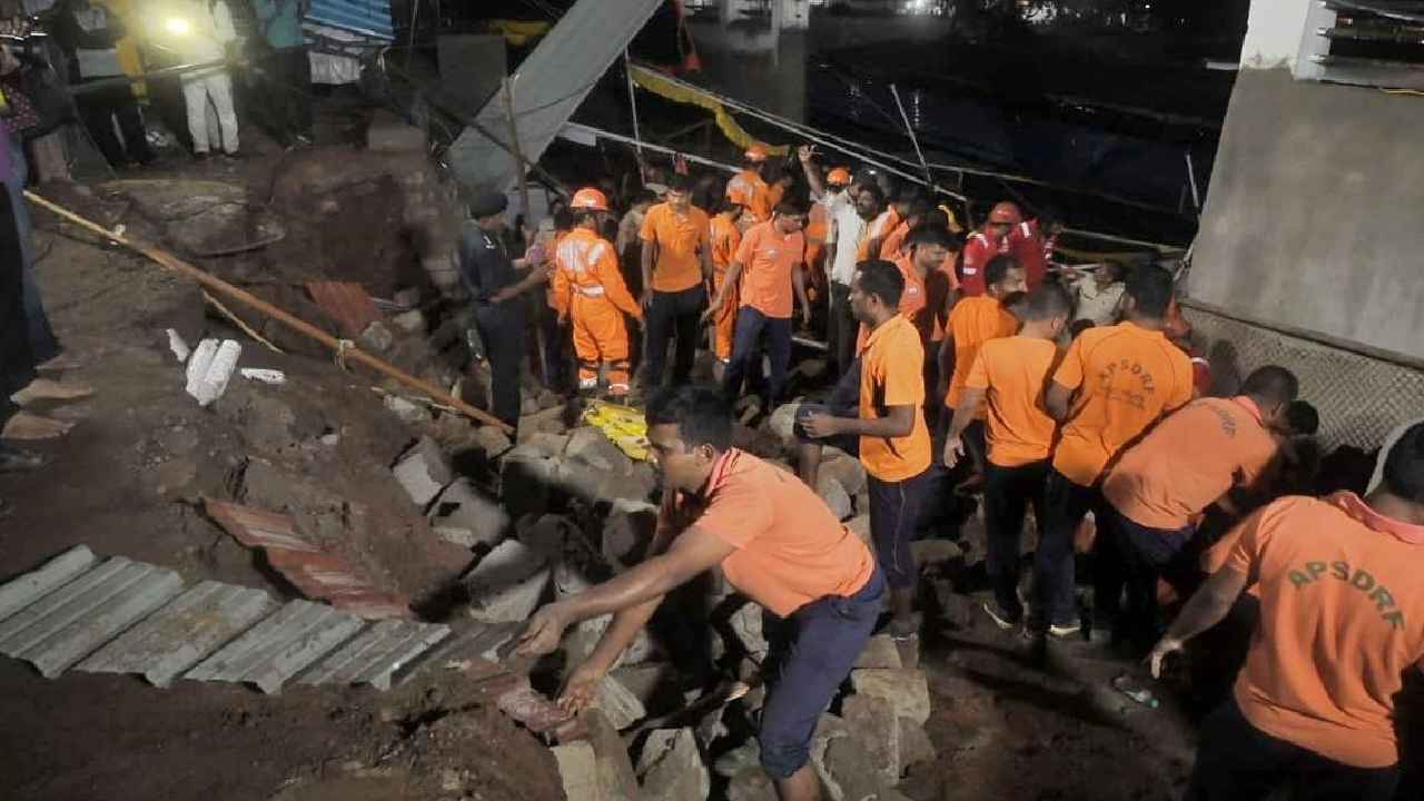 Simhachalam Temple Incident: నాసిరకంగా గోడ నిర్మించడం వల్లే ప్రమాదం..!- సింహాచలం ఘటనపై త్రిసభ్య కమిషన్ ఛైర్మన్ కీలక వ్యాఖ్యలు Simhachalam Temple Incident: నాసిరకంగా గోడ నిర్మించడం వల్లే ప్రమాదం..!- సింహాచలం ఘటనపై త్రిసభ్య కమిషన్ ఛైర్మన్ కీలక వ్యాఖ్యలు