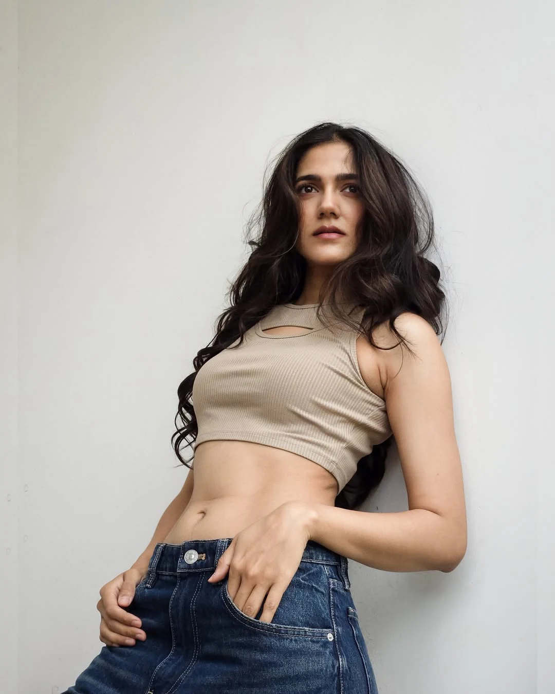 Simran Choudhary Shows her Beauty