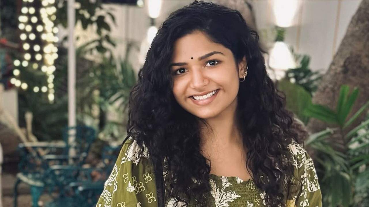 Aditi Bhavaraju : నటిగా మారుతున్న మరో సింగర్.. Aditi Bhavaraju : నటిగా మారుతున్న మరో సింగర్..