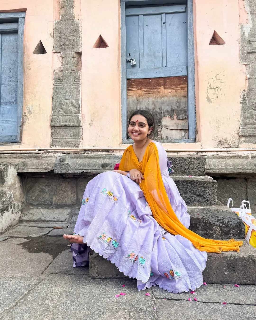Soniya Singh visits Arunachalam with Boy Friend Pavan Sidhu