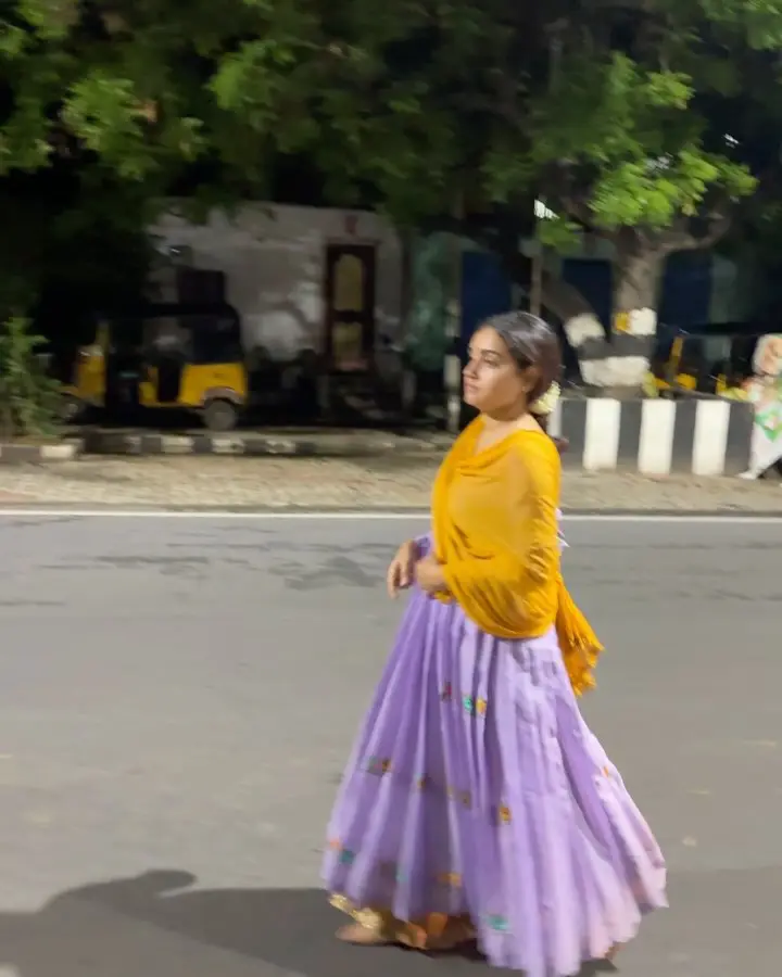Soniya Singh visits Arunachalam with Boy Friend Pavan Sidhu