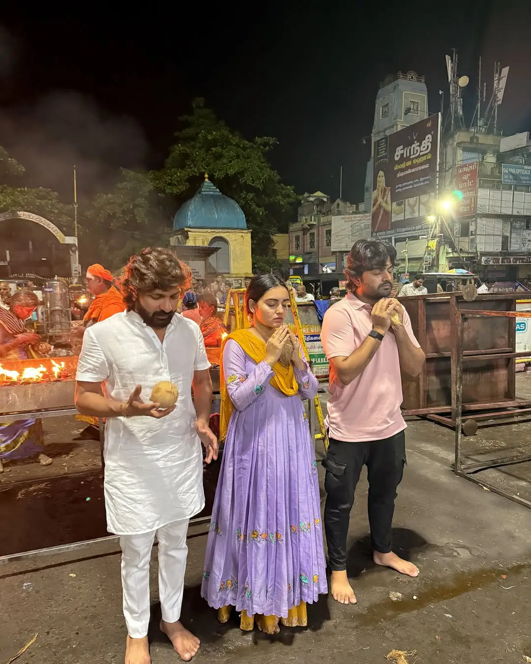 Soniya Singh visits Arunachalam with Boy Friend Pavan Sidhu
