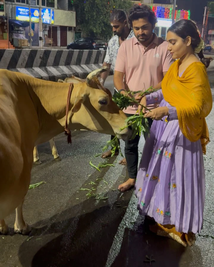 Soniya Singh visits Arunachalam with Boy Friend Pavan Sidhu