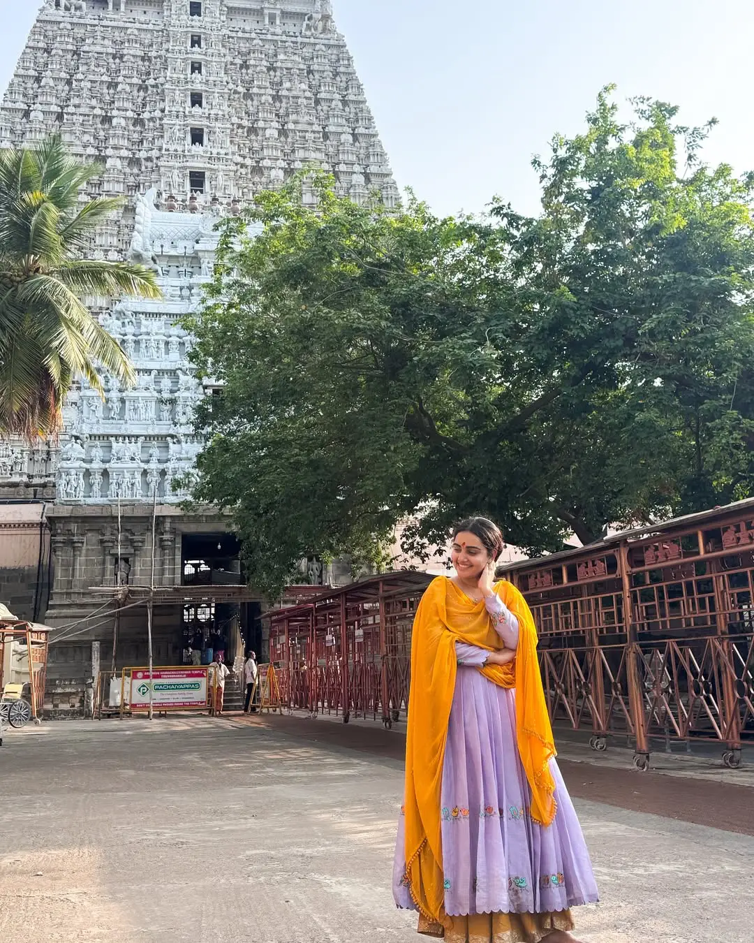 Soniya Singh visits Arunachalam with Boy Friend Pavan Sidhu