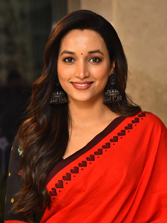 Srinidhi Shetty Stunning Looks in Red Saree at Hit 3 Success Celebrations