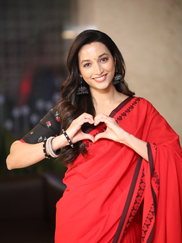 Srinidhi Shetty Stunning Looks in Red Saree at Hit 3 Success Celebrations