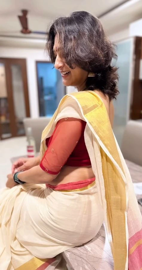 Actress Surekhavani Cute Photos in Saree
