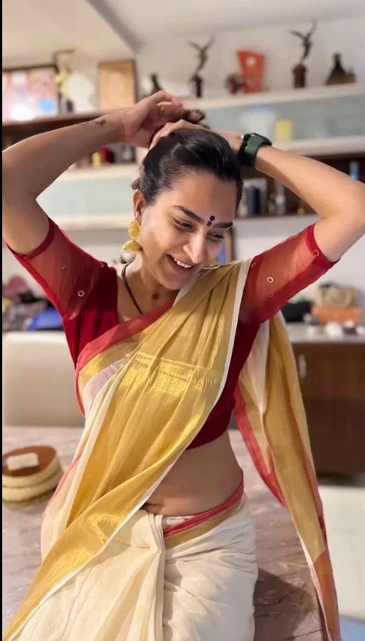 Actress Surekhavani Cute Photos in Saree