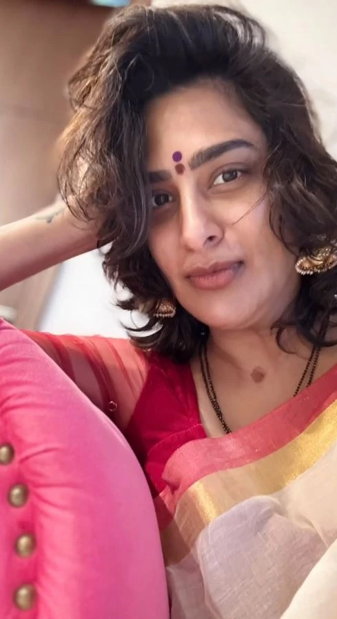 Actress Surekhavani Cute Photos in Saree