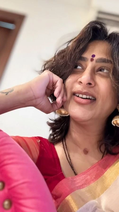 Actress Surekhavani Cute Photos in Saree