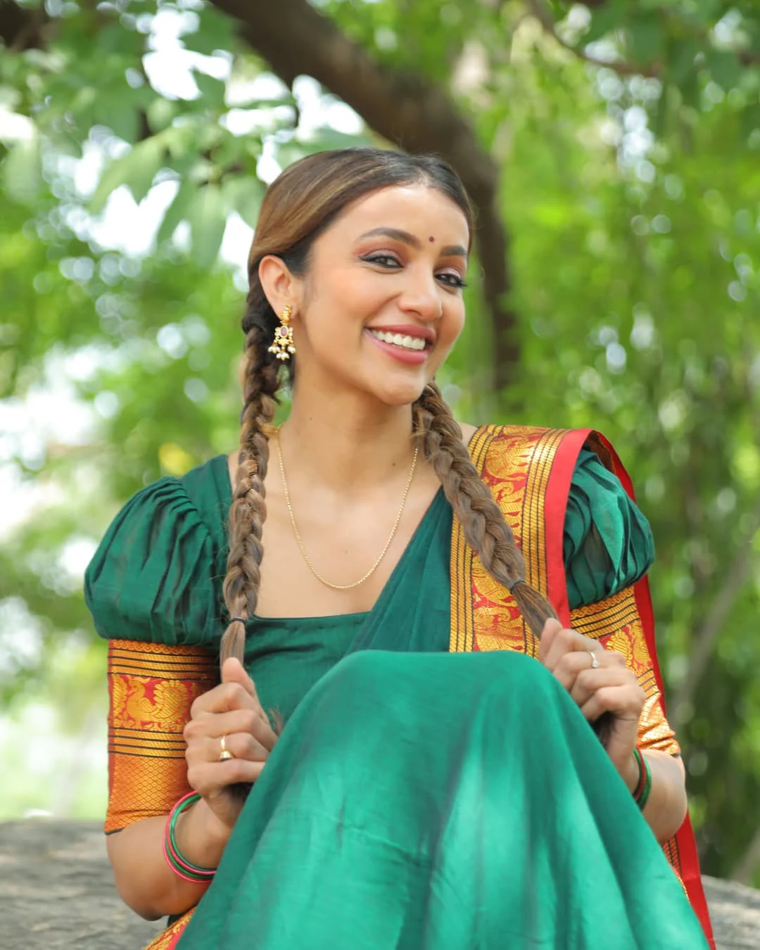 Tejaswi Madivada Cute Photos in Half Saree