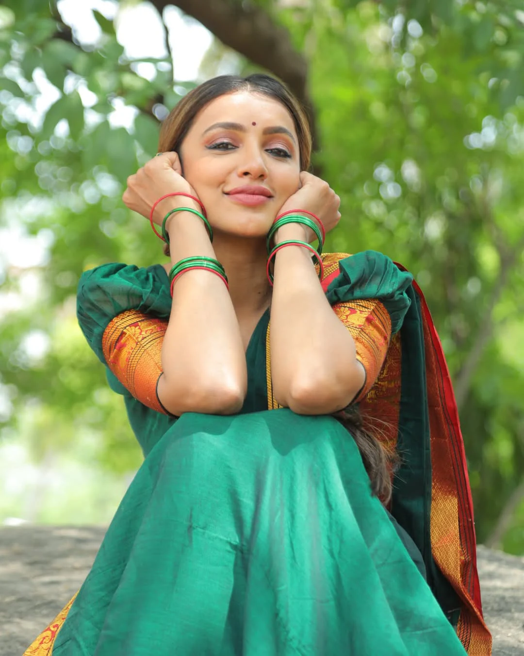 Tejaswi Madivada Cute Photos in Half Saree