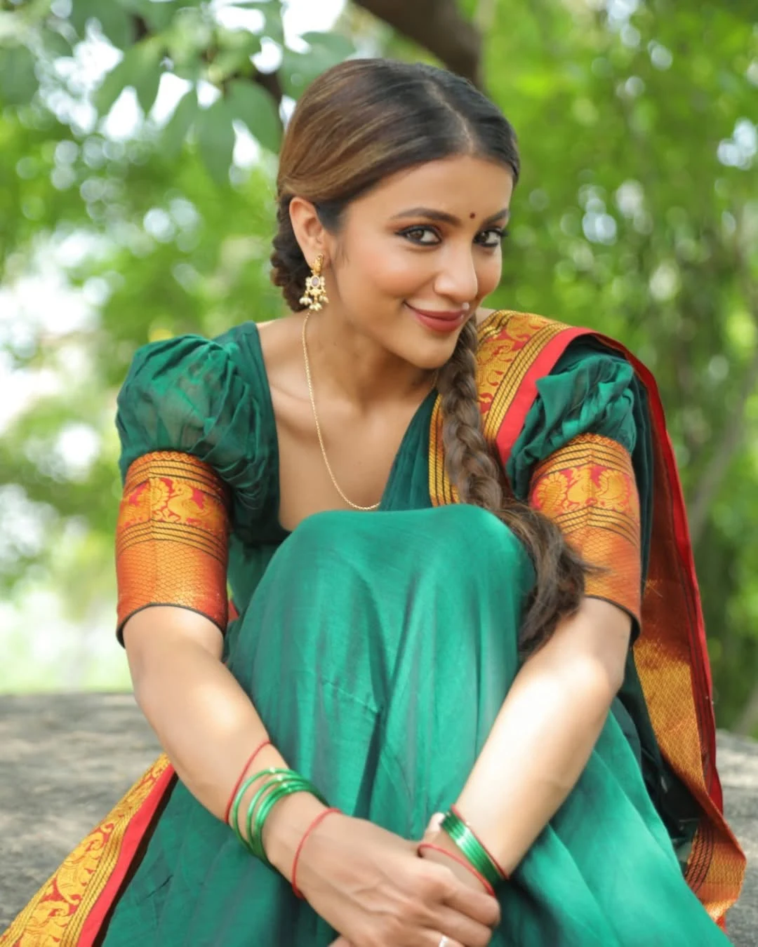 Tejaswi Madivada Cute Photos in Half Saree