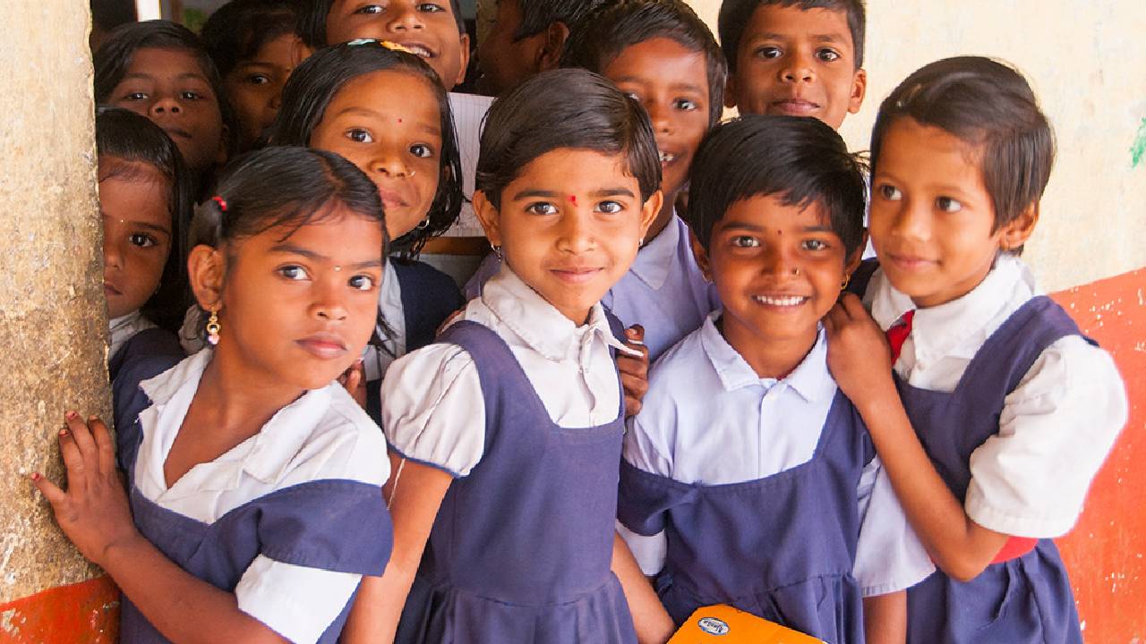 Thalliki Vandanam: సీఎం చంద్రబాబు గుడ్ న్యూస్.. రేపే ఖాతాల్లోకి రూ.15వేలు డబ్బులు.. తల్లికి వందనం అమలుకు సీఎం గ్రీన్ సిగ్నల్ Thalliki Vandanam: సీఎం చంద్రబాబు గుడ్ న్యూస్.. రేపే ఖాతాల్లోకి రూ.15వేలు డబ్బులు.. తల్లికి వందనం అమలుకు సీఎం గ్రీన్ సిగ్నల్