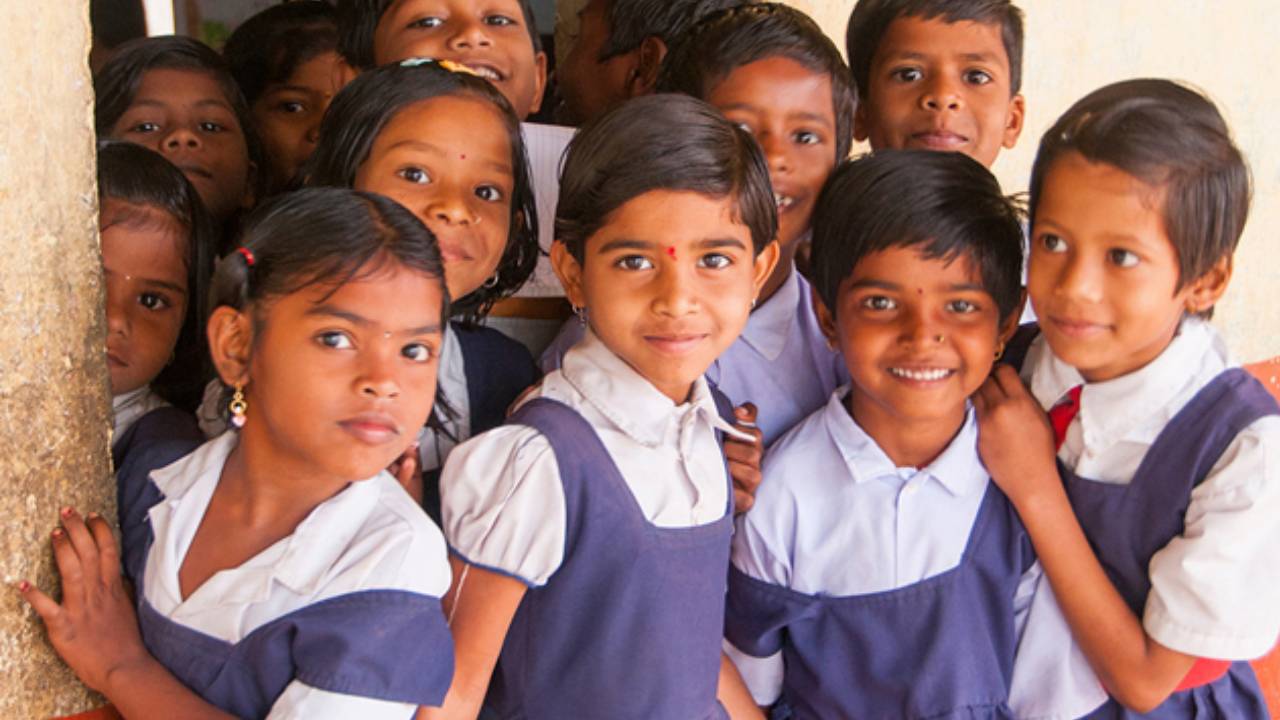 తల్లికి వందనం డబ్బులు రూ.15వేలు వచ్చేస్తున్నాయ్.. ఎప్పుడిస్తారో చెప్పేసిన ముఖ్యమంత్రి చంద్రబాబు తల్లికి వందనం డబ్బులు రూ.15వేలు వచ్చేస్తున్నాయ్.. ఎప్పుడిస్తారో చెప్పేసిన ముఖ్యమంత్రి చంద్రబాబు