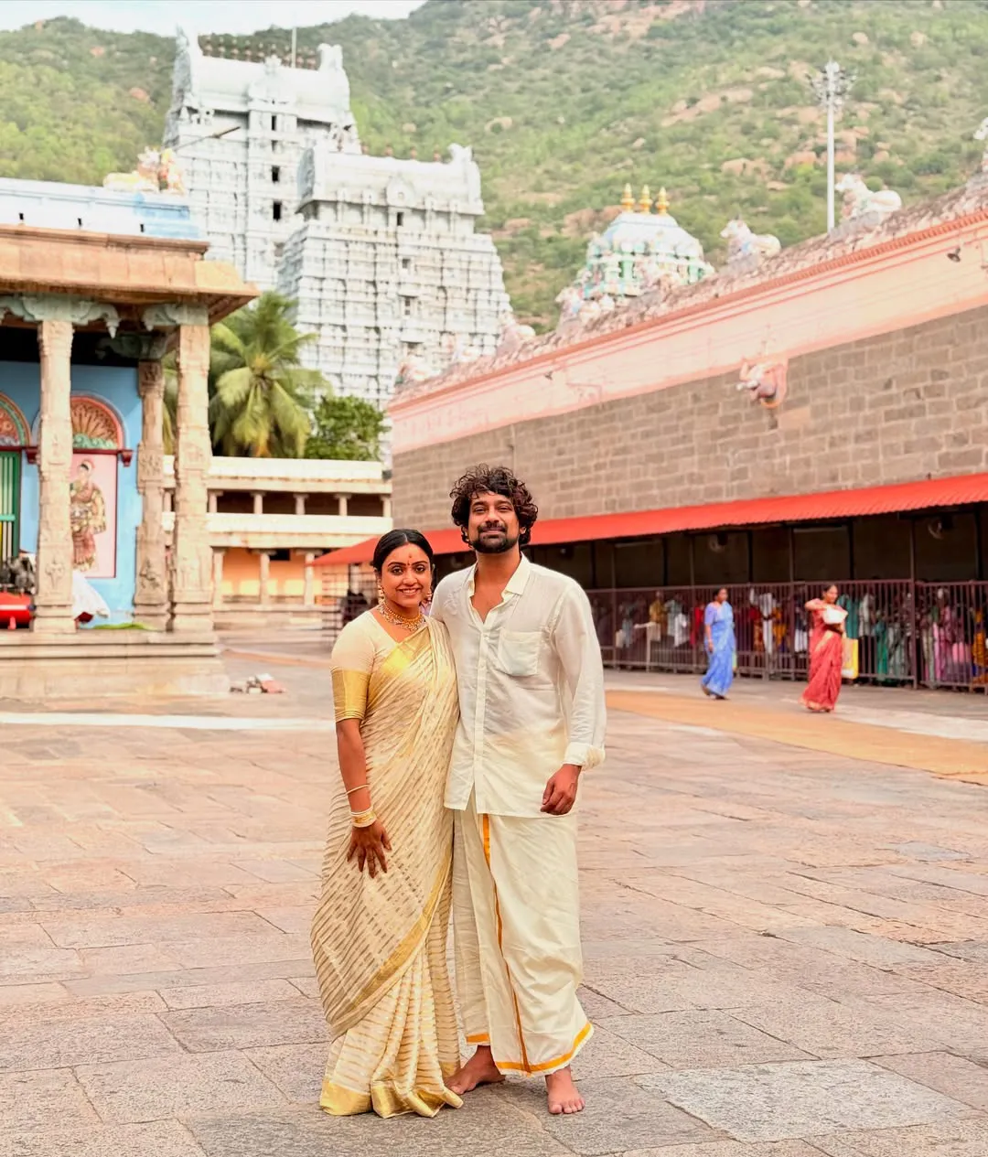 Varun Sandesh and Vithika Sheru Visits Arunachalam