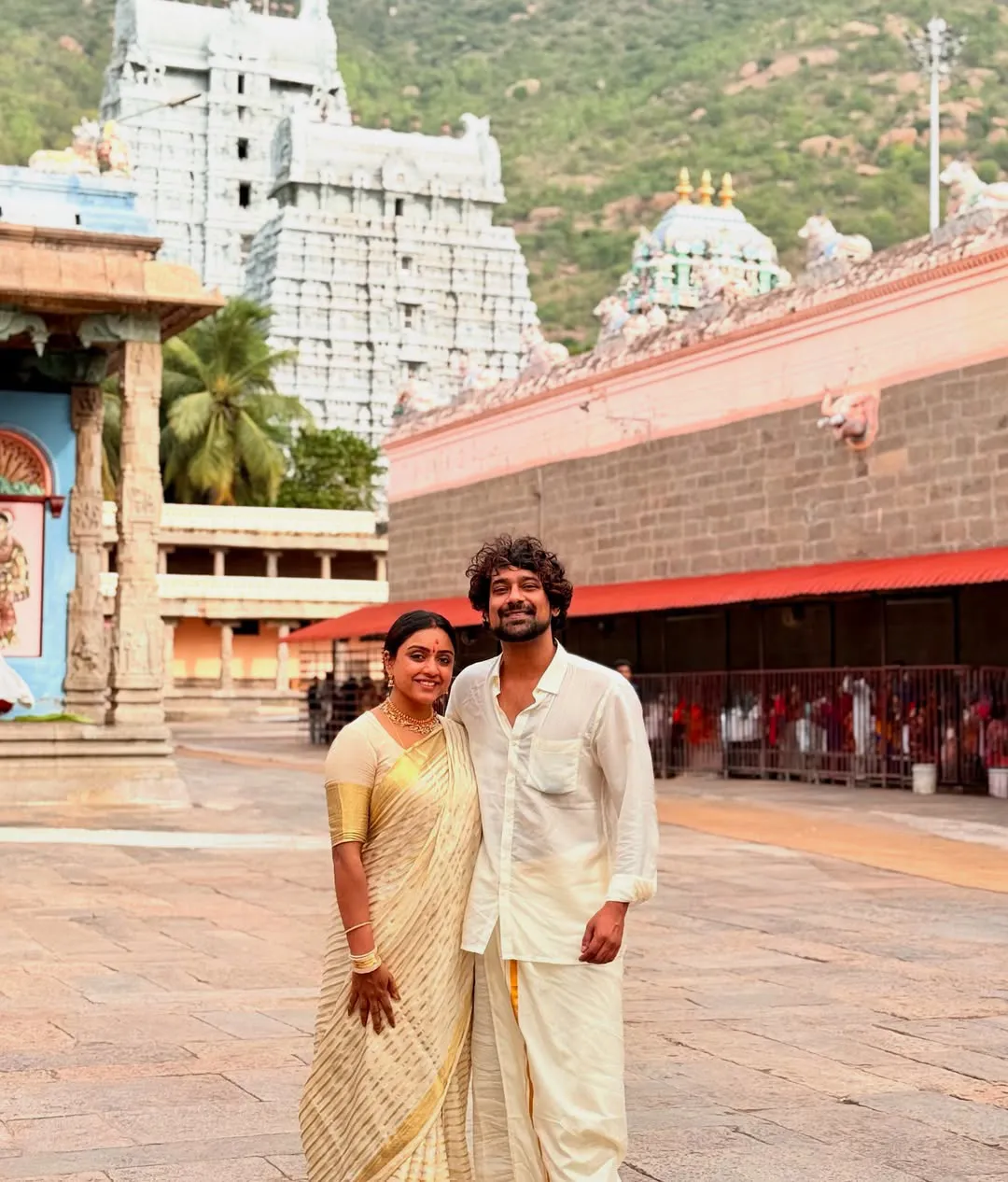 Varun Sandesh and Vithika Sheru Visits Arunachalam