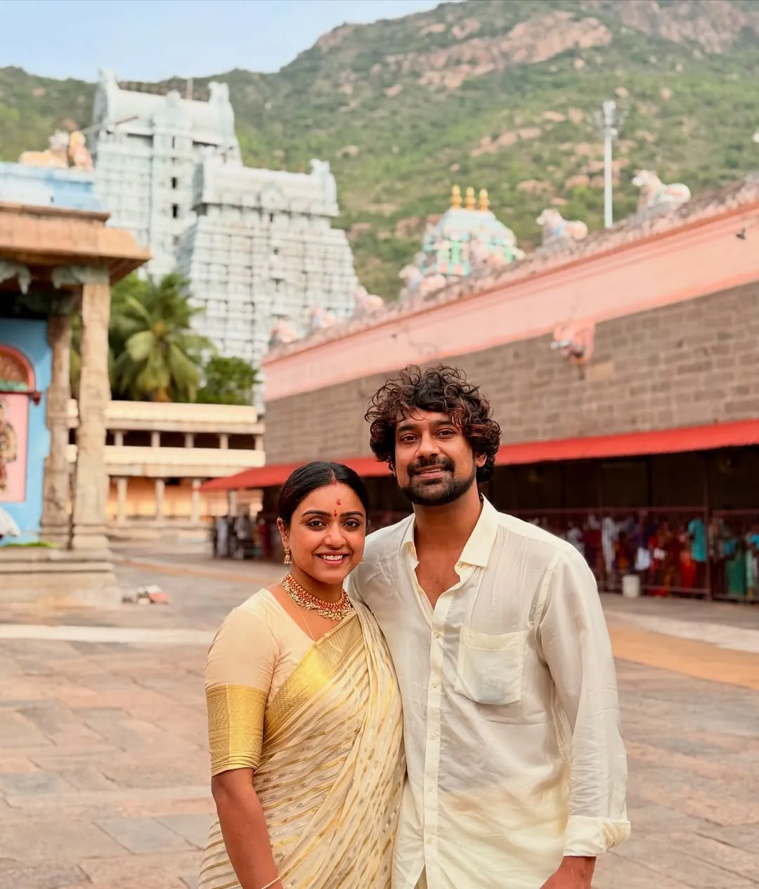 Varun Sandesh and Vithika Sheru Visits Arunachalam